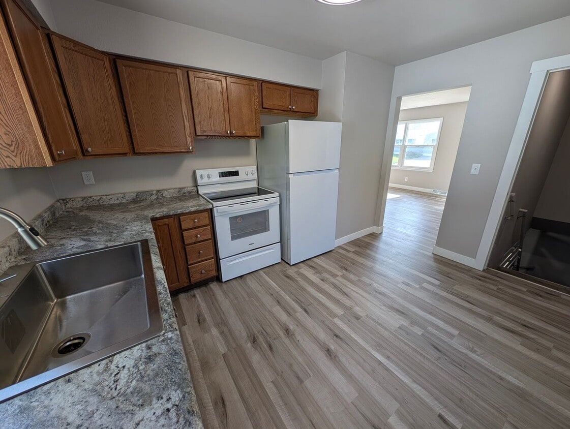 Primary Photo - 2 Bedroom, 1 Bathroom house with garage an...