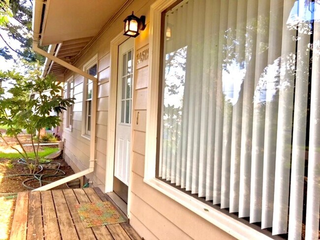 Foto del edificio - Wilkes Neighborhood Classic Ranch on Huge Lot with Nicely Finished Basement