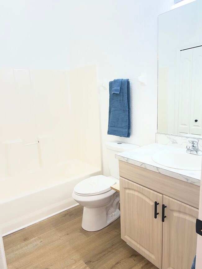 Foto del edificio - 2204 L Pavia Blvd