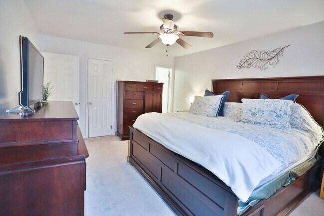 Building Photo - 7125 Hanks Pl