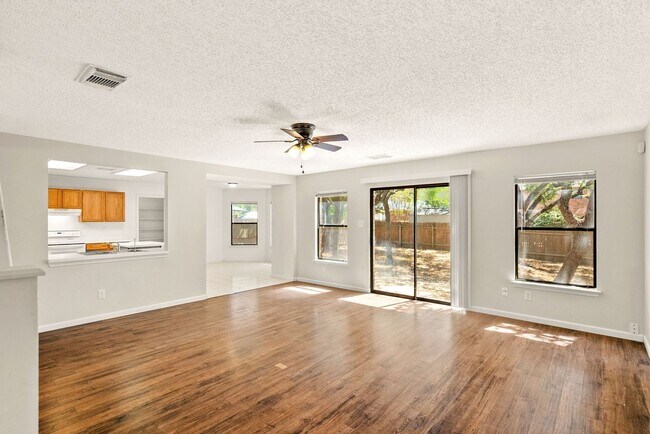 Building Photo - 3 br, 2 bath House - 11826 Brandon Oaks
