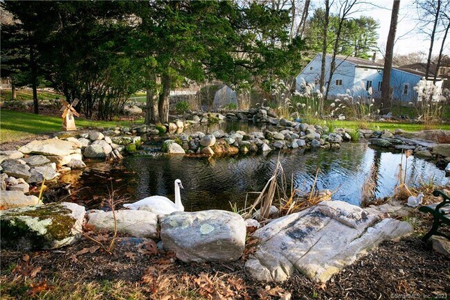 Building Photo - 337 N Stonington Rd