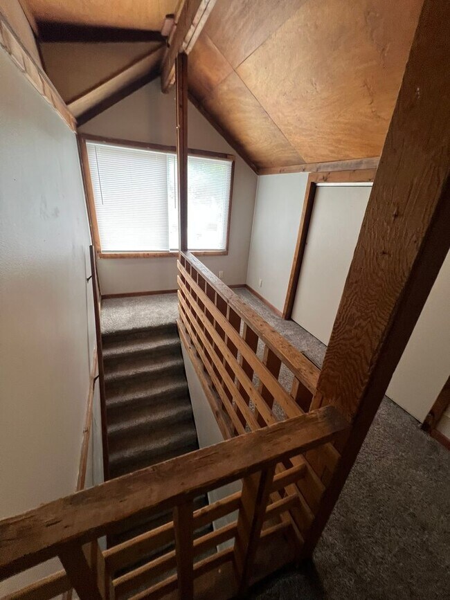 Foto del edificio - Large 5 bedroom house close to campus for ...