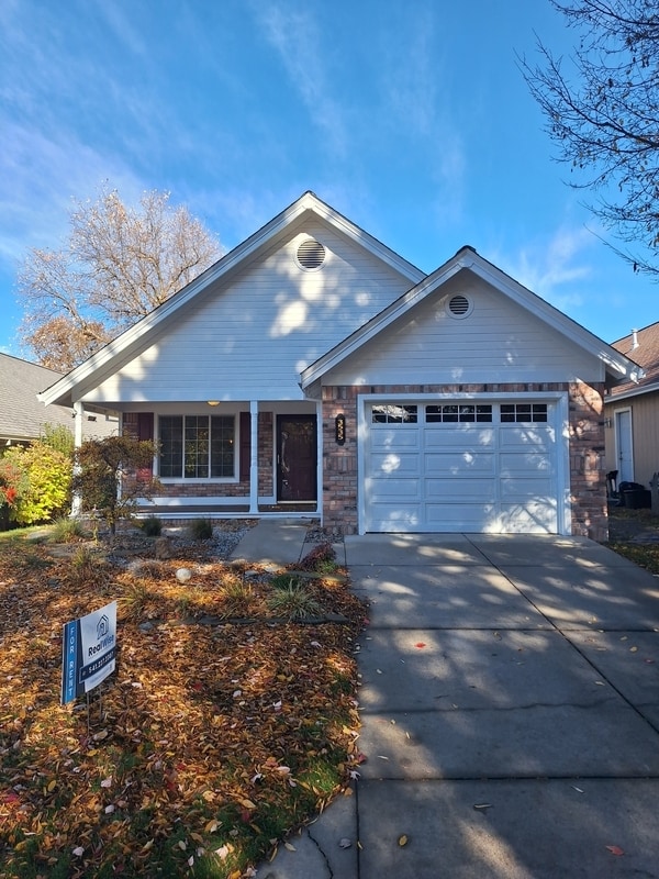 Building Photo - 3535 Village Dr