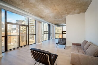 Building Photo - 60 Bathurst St