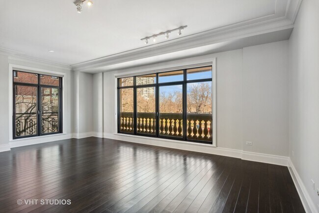 Foto del edificio - 2550 N Lakeview Ave