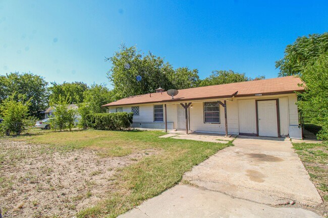 Foto del edificio - 5822 Branch Valley Dr