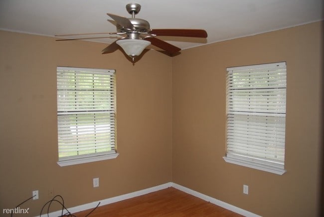 Building Photo - 2 br, 1 bath Duplex - 15724 Cook Rd Apt A