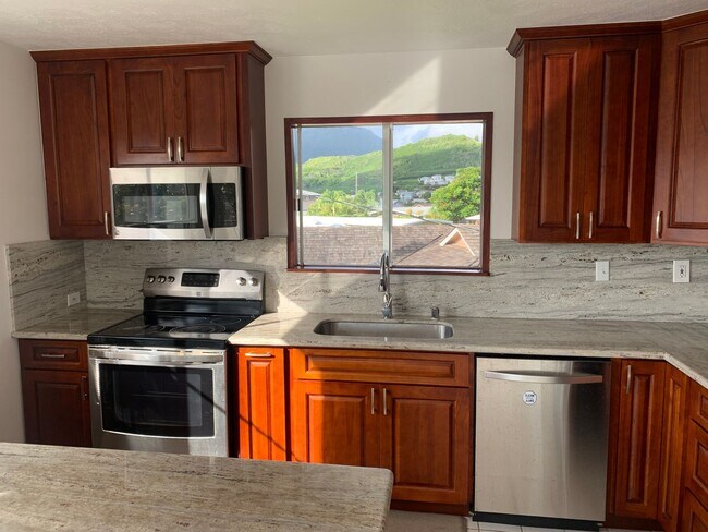 Building Photo - Spacious, Renovated 1 bedroom unit in Ench...