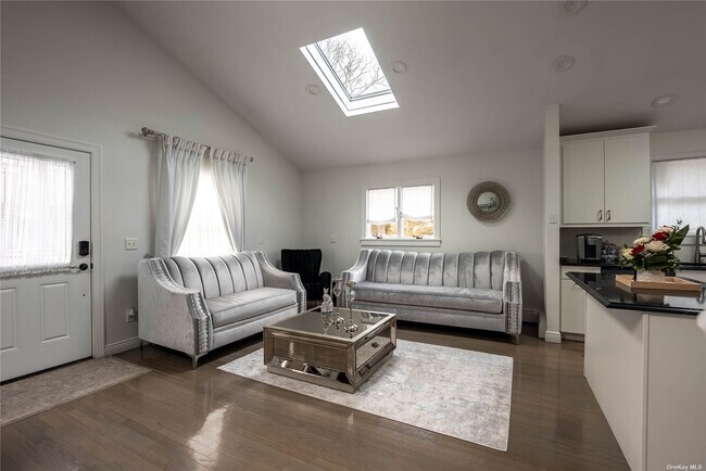 Building Photo - 63 Hildreth Pl