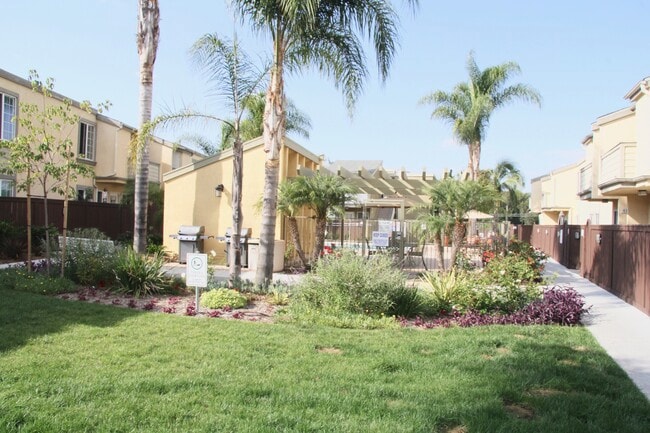 Building Photo - 5252 Balboa Arms Dr