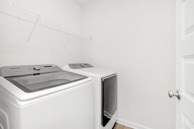 Foto del edificio - 5277 Peach Dr