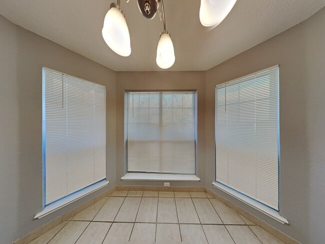 Foto del edificio - 5717 Heatherglen Terrace