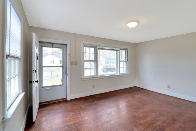Building Photo - Cozy 2 Bed, 1 Bath Home in East Highland P...