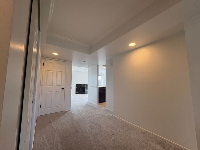 Building Photo - Spacious Condo in Downtown Palo Alto,  2BR | 2 BA