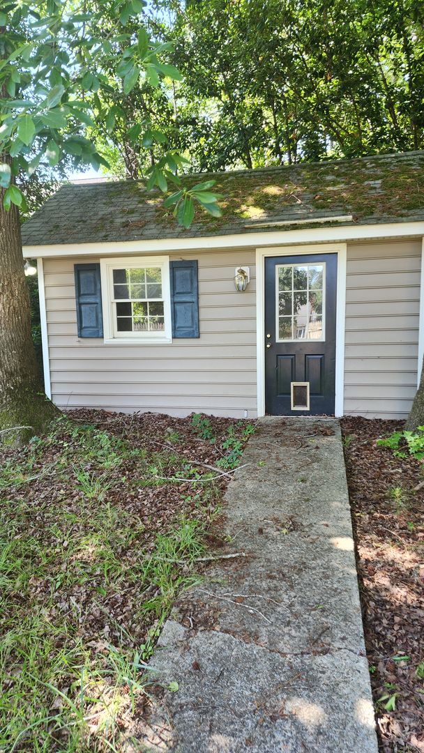 Building Photo - 605 Winstead Rd