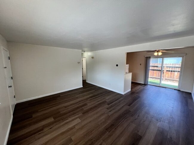 Building Photo - Refreshed Two Bedroom Sparks Duplex