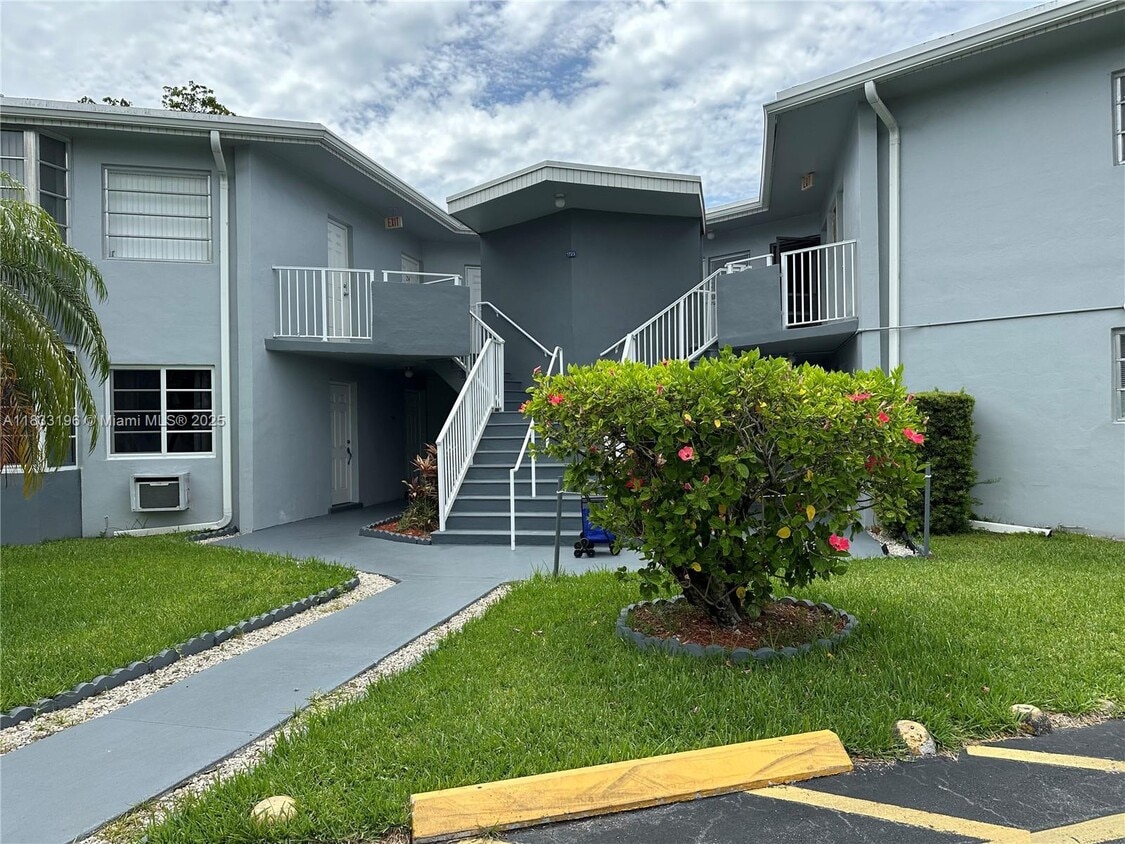 Primary Photo - 1723 NE Miami Gardens Dr