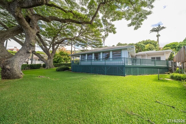 Building Photo - Available Now – Charming 4-Bedroom Plantation-Style Home in Manoa!
