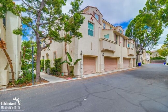 Building Photo - Charming 2Bdm 2Ba Tri-Level Condo in Otay ...