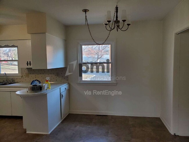 Building Photo - 3314 N Taylor Ave