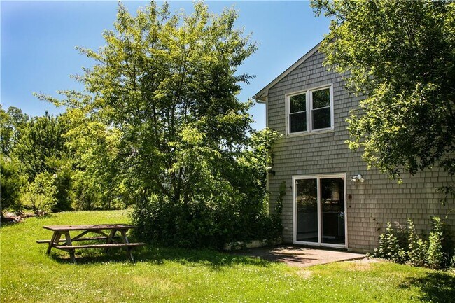 Building Photo - 20 Middlebridge Rd
