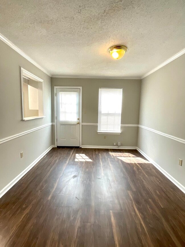 Building Photo - 3932 Miramar Ct