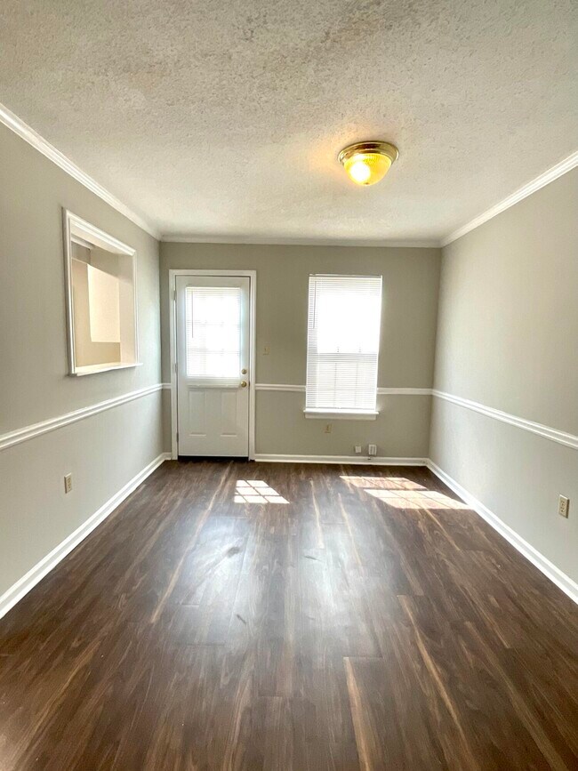 Foto del edificio - 3932 Miramar Ct