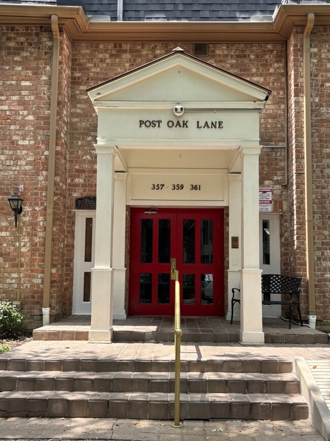 Building Photo - 357 N Post Oak Ln