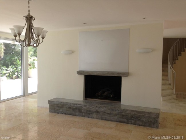 Building Photo - 6 br, 5.5 bath  - 5601 N Bayshore Dr