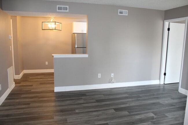 Foto del edificio - 2 bed Condo in Quiet Neighborhood