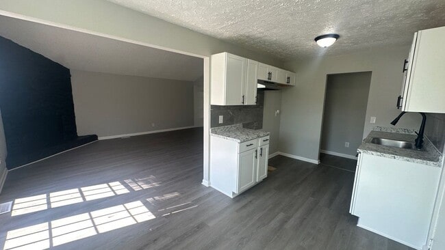 Building Photo - 104 Walnut Crest Dr