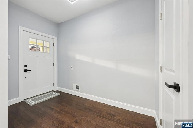 Building Photo - 66 Hoover Ave