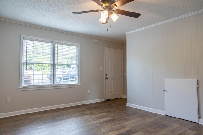 Living Room - 5003 Edwards Rd