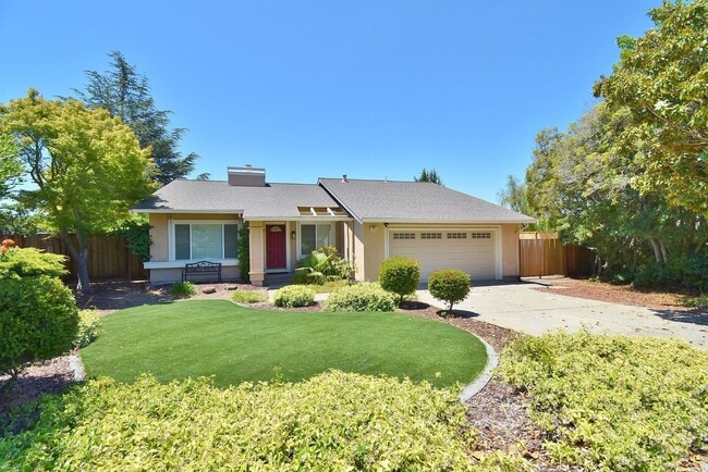 Building Photo - $3,990 - GORGEOUS 3 BEDROOM HOME IN THE MI...