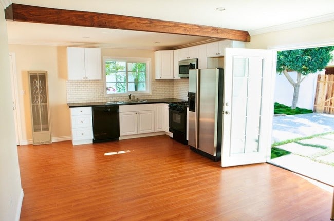 Building Photo - 128 S Brighton St