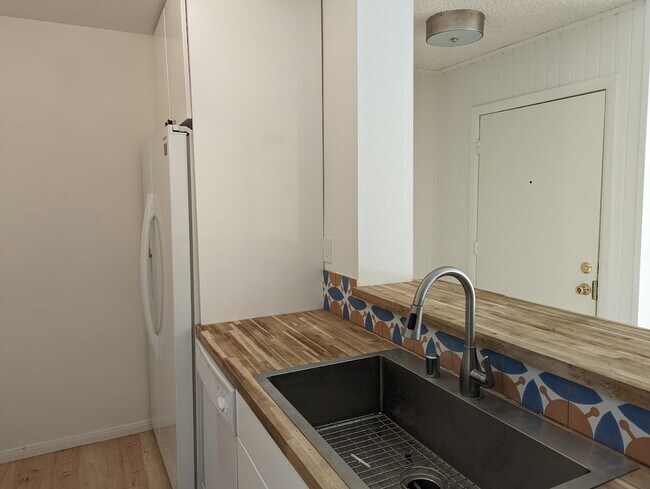 Building Photo - 25715 Hogan Dr