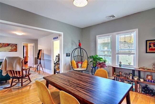 Building Photo - 220 Carpenter St