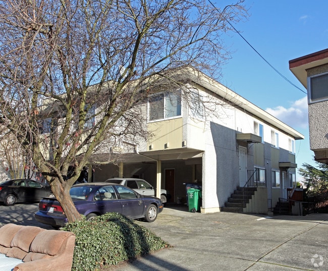 Building Photo - 4318 WINSLOW Pl N