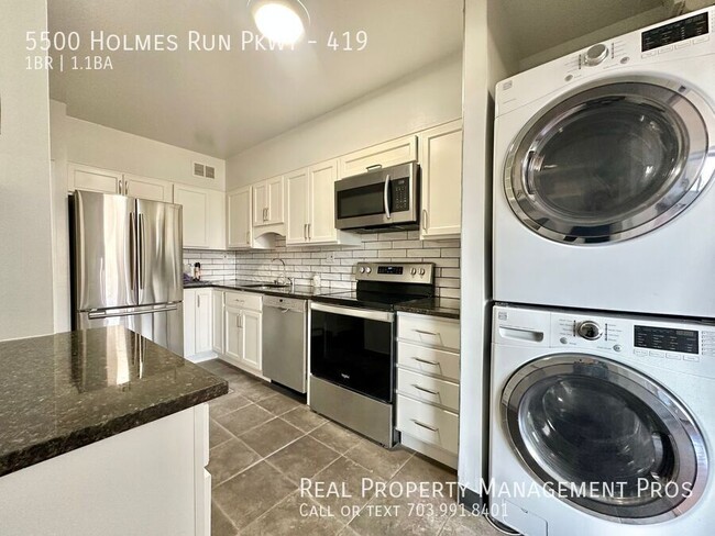 Building Photo - UPDATED CONDO 1 BED 1.5 BATH!!   ALL UTILI...