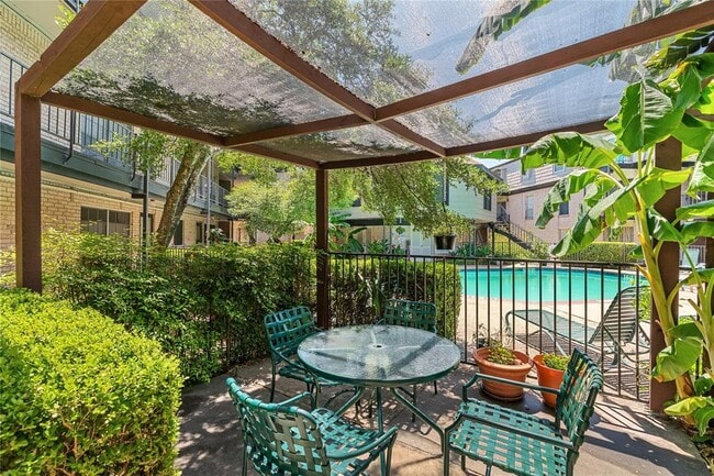 Foto del edificio - 2425 Ashdale Dr
