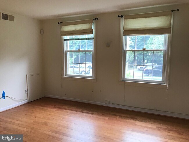 Building Photo - 2734 Ordway St NW
