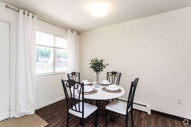 2BR, 1BA - 768 SF - The Anna Apartments
