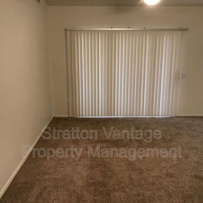Building Photo - 6870 S Oakmont Dr