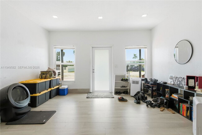 Foto del edificio - 5737 SW 6th St