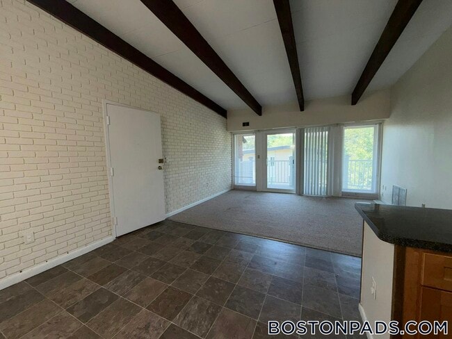 Building Photo - 10 Westgate Dr