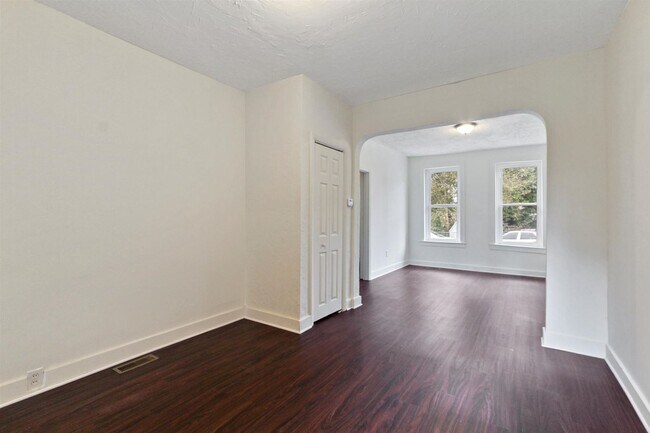 Foto del edificio - Spacious 5 Bedroom, 2 Bath Home in York City!