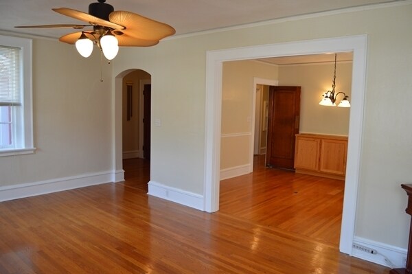 Foto del edificio - 821 Brandon Ave