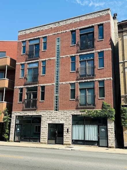 Building Photo - 2302 W North Ave