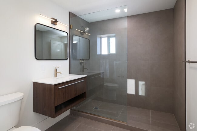 2 habitaciones, 1 baño - 900 pies cuadrados - Baño - Sandcastle Revere Beach